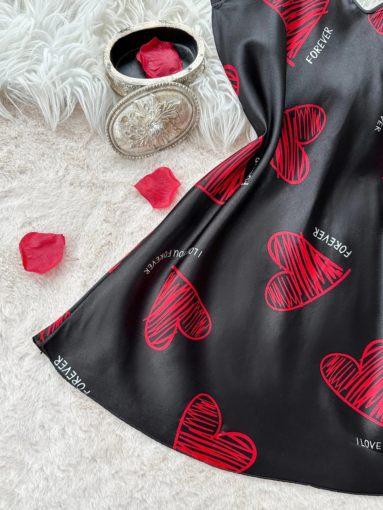 Romantic Red Lip Print Satin Nightdress – Sexy V-Neck Backless Sleepwear