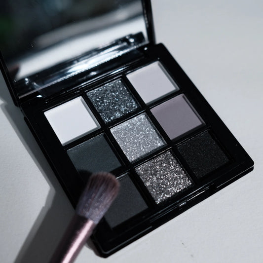 9-Color Smokey Eyeshadow Palette – Matte & Shimmer for Bold Eye Looks